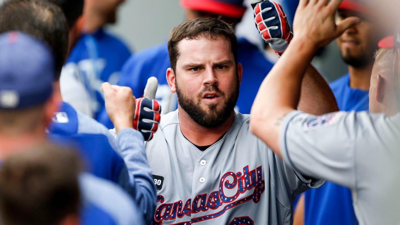 Kennedy's strong outing, Moose's homer lift Royals over Mariners 3-1